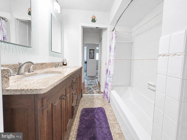 23 SUMMIT AVE, Berlin, NJ 08009