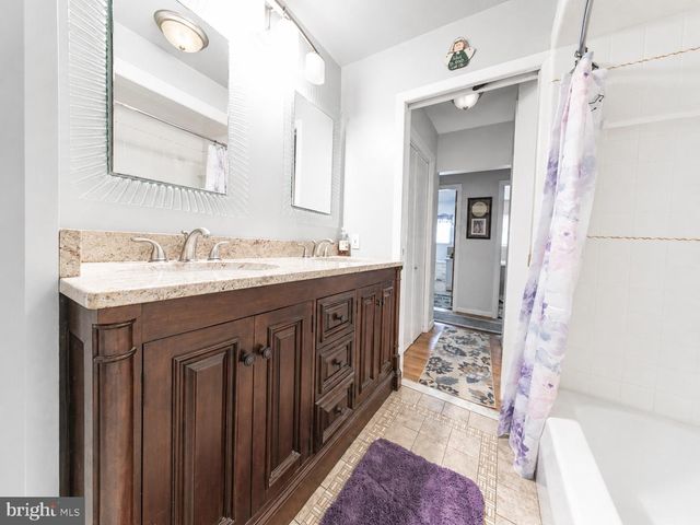 23 SUMMIT AVE, Berlin, NJ 08009