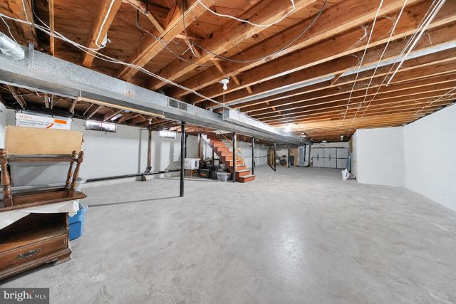 23 SUMMIT AVE, Berlin, NJ 08009