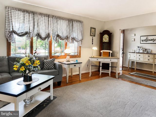 23 SUMMIT AVE, Berlin, NJ 08009