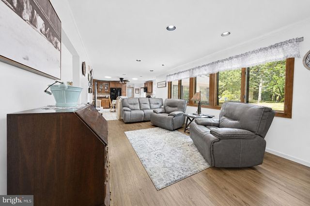 23 SUMMIT AVE, Berlin, NJ 08009