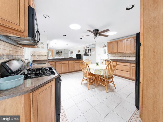 23 SUMMIT AVE, Berlin, NJ 08009