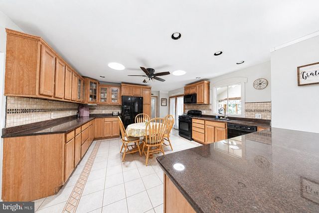 23 SUMMIT AVE, Berlin, NJ 08009