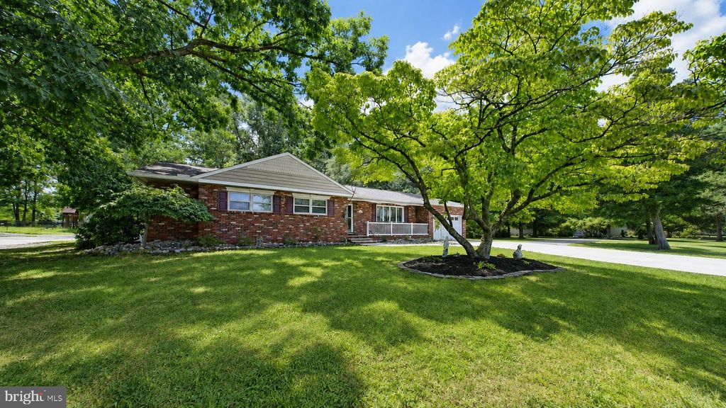 23 SUMMIT AVE, Berlin, NJ 08009
