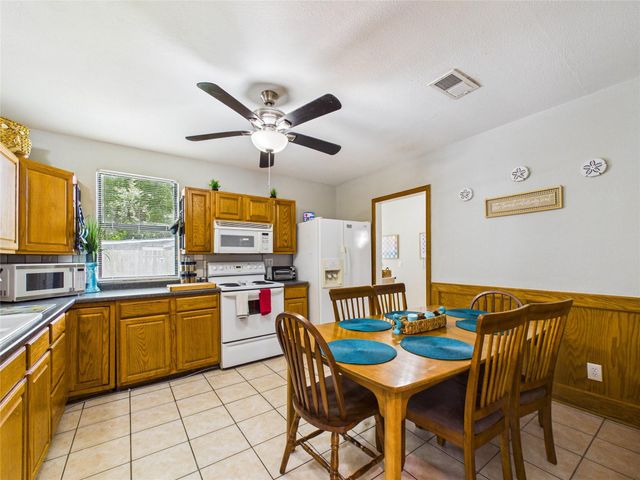 1101 15th Avenue N, Texas City, TX 77590