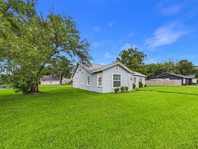1101 15th Avenue N, Texas City, TX 77590