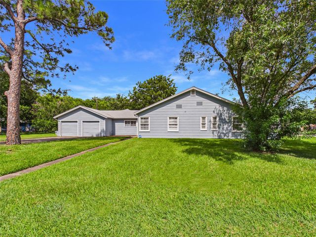 1101 15th Avenue N, Texas City, TX 77590