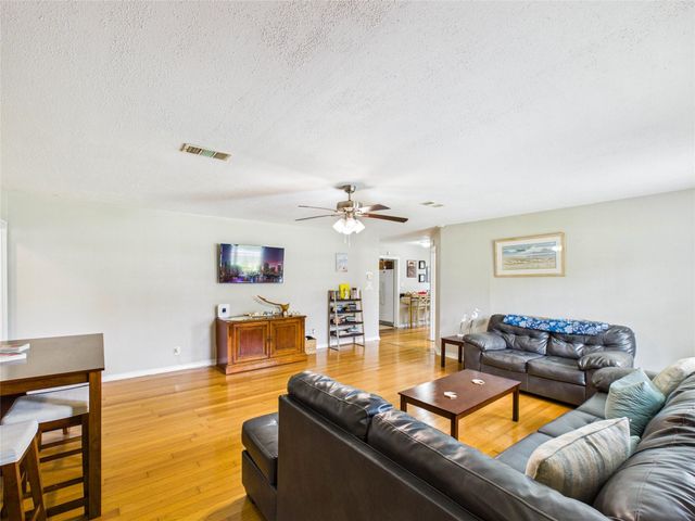 1101 15th Avenue N, Texas City, TX 77590