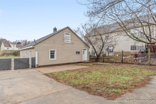 2655 Longfellow Avenue, Wyoming, MI 49509