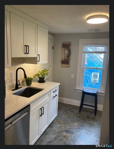 87 East Street, Windsor, CT 06095
