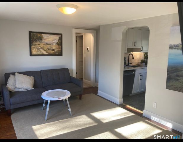 87 East Street, Windsor, CT 06095