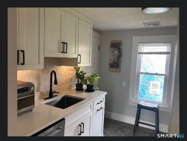 87 East Street, Windsor, CT 06095