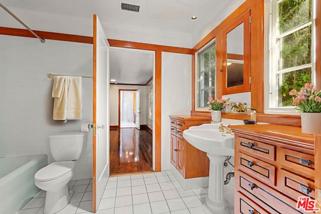 803 N Rexford Drive, Beverly Hills, CA 90210