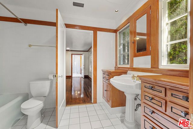 803 N Rexford Drive, Beverly Hills, CA 90210