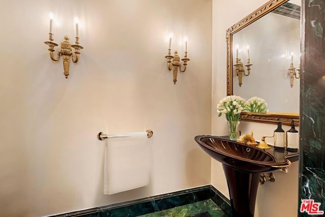 803 N Rexford Drive, Beverly Hills, CA 90210