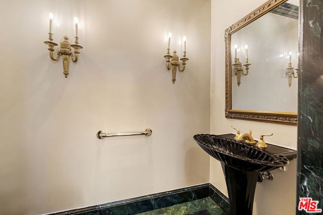 803 N Rexford Drive, Beverly Hills, CA 90210