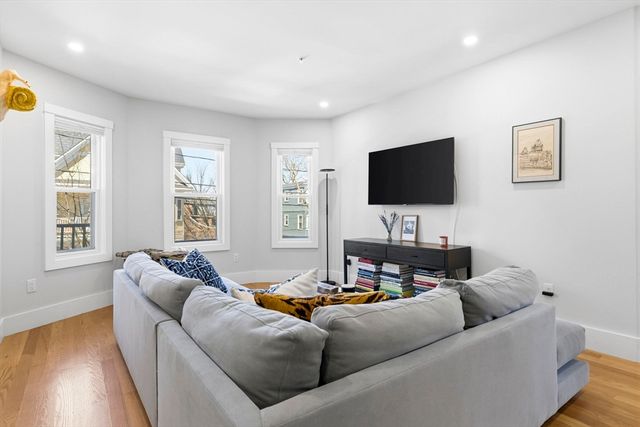 32 Cambridge Terrace 1, Cambridge, MA 02140