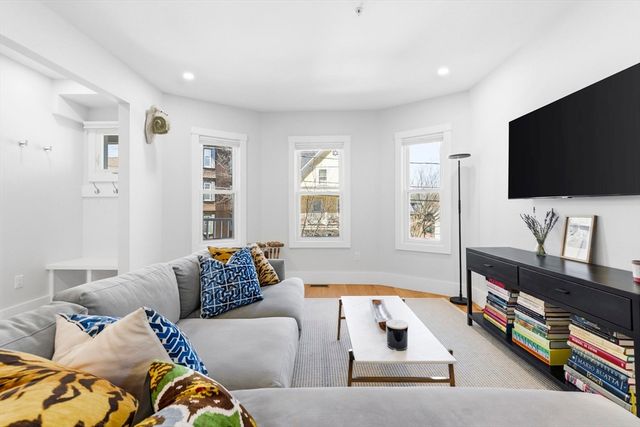 32 Cambridge Terrace 1, Cambridge, MA 02140