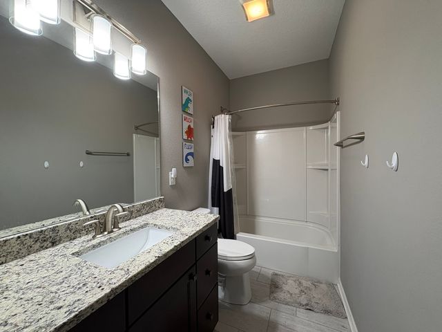 9401 Bellflower Lane, Norwalk, IA 50211