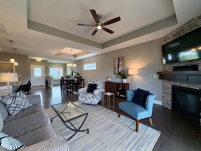 9401 Bellflower Lane, Norwalk, IA 50211