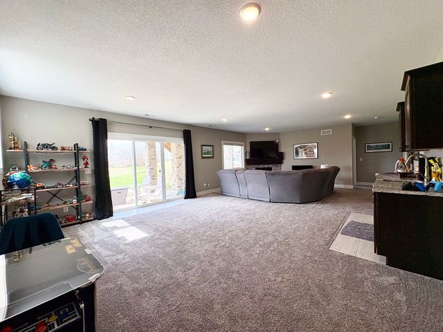 9401 Bellflower Lane, Norwalk, IA 50211