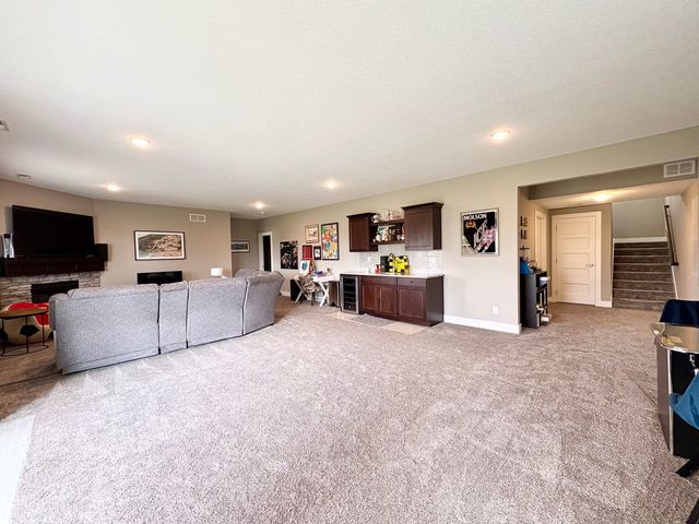 9401 Bellflower Lane, Norwalk, IA 50211