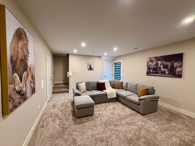 517 Highland Parkway, Itasca, IL 60143