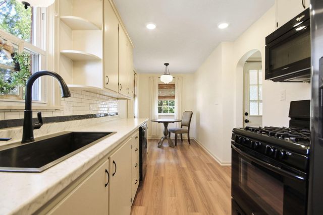 608 SANTA FE TRAIL, Boonville, MO 65233