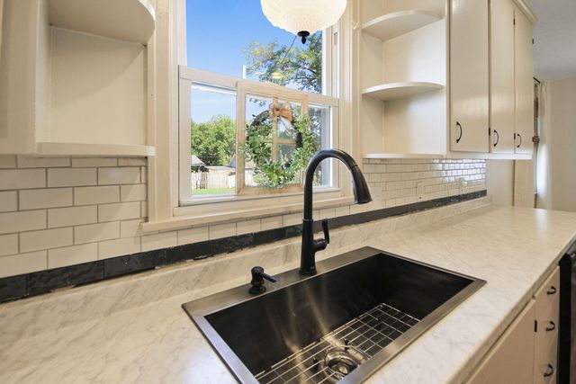 608 SANTA FE TRAIL, Boonville, MO 65233