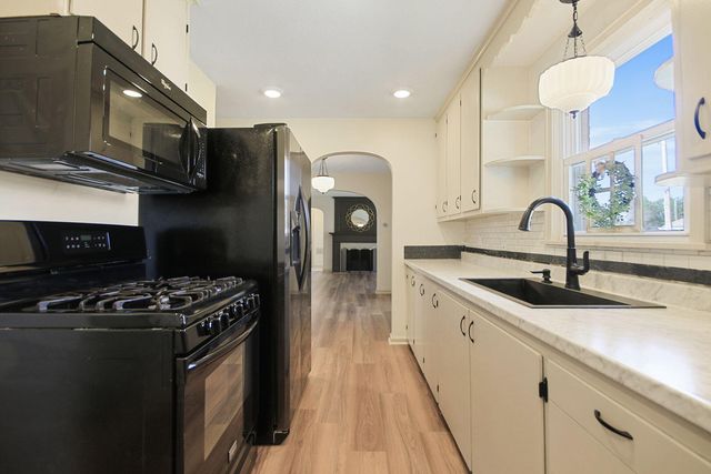608 SANTA FE TRAIL, Boonville, MO 65233