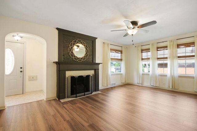 608 SANTA FE TRAIL, Boonville, MO 65233