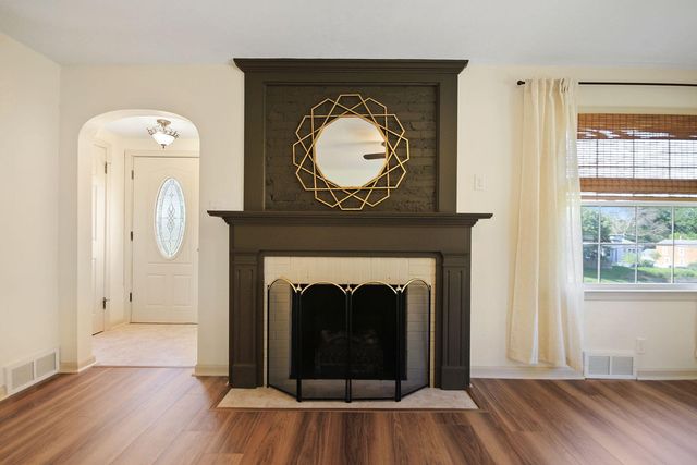 608 SANTA FE TRAIL, Boonville, MO 65233
