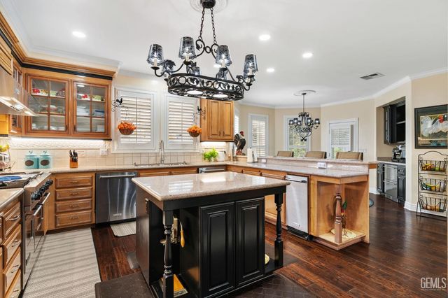 6408 Angel Falls Court, Bakersfield, CA 93313