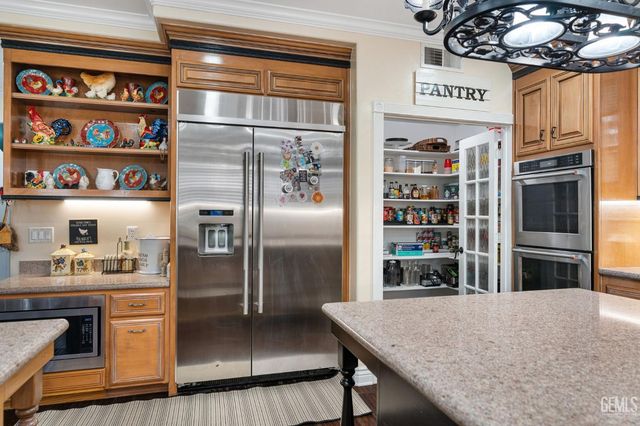 6408 Angel Falls Court, Bakersfield, CA 93313