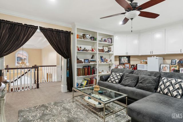 6408 Angel Falls Court, Bakersfield, CA 93313