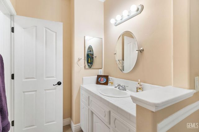 6408 Angel Falls Court, Bakersfield, CA 93313