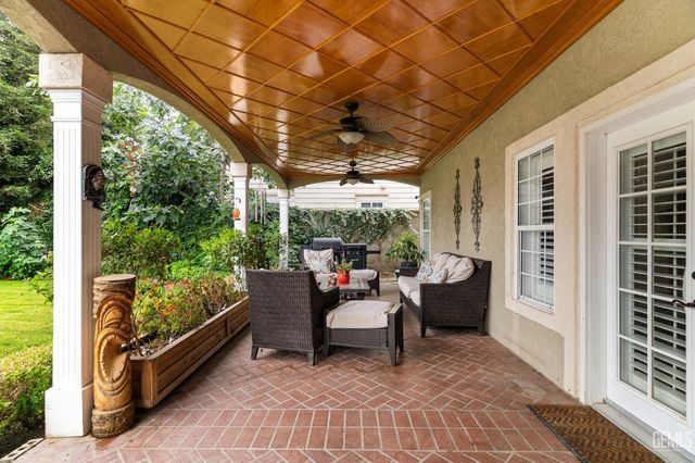 6408 Angel Falls Court, Bakersfield, CA 93313