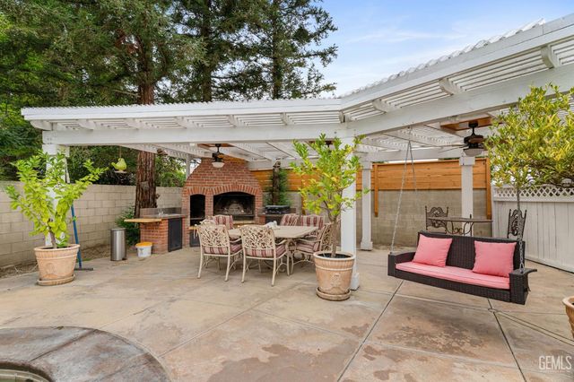 6408 Angel Falls Court, Bakersfield, CA 93313