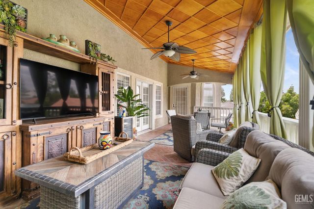 6408 Angel Falls Court, Bakersfield, CA 93313