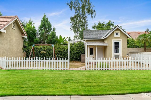 6408 Angel Falls Court, Bakersfield, CA 93313