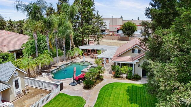 6408 Angel Falls Court, Bakersfield, CA 93313