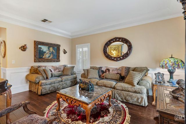 6408 Angel Falls Court, Bakersfield, CA 93313