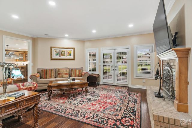 6408 Angel Falls Court, Bakersfield, CA 93313