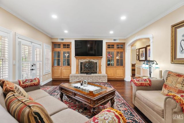 6408 Angel Falls Court, Bakersfield, CA 93313