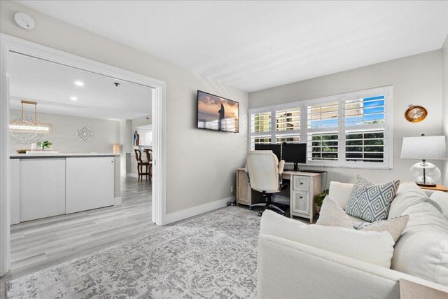 364 Golfview Road 405, North Palm Beach, FL 33408