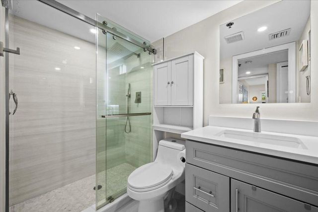 364 Golfview Road 405, North Palm Beach, FL 33408