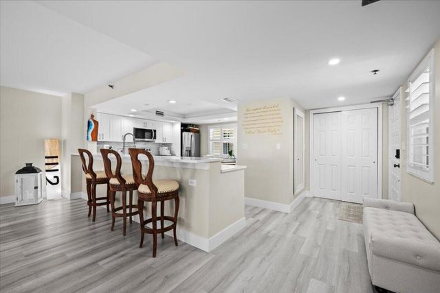 364 Golfview Road 405, North Palm Beach, FL 33408