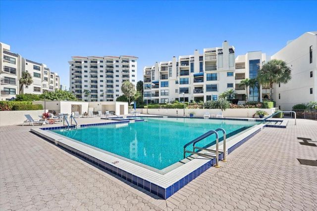 364 Golfview Road 405, North Palm Beach, FL 33408