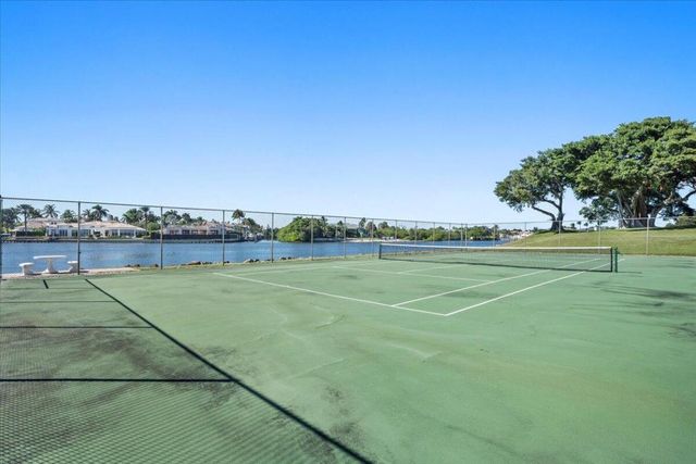 364 Golfview Road 405, North Palm Beach, FL 33408