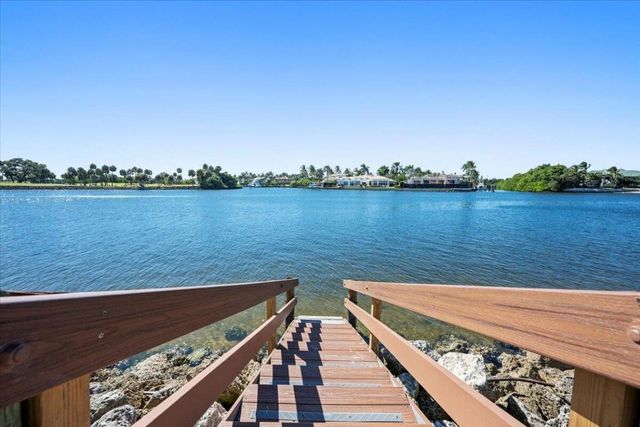 364 Golfview Road 405, North Palm Beach, FL 33408